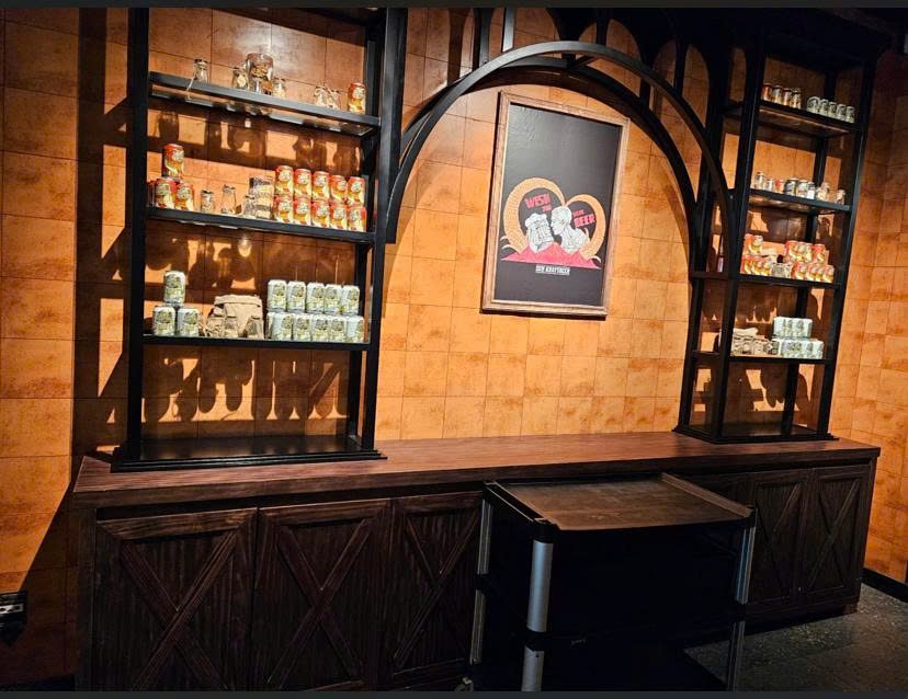 Kệ trưng bày — Display shelving