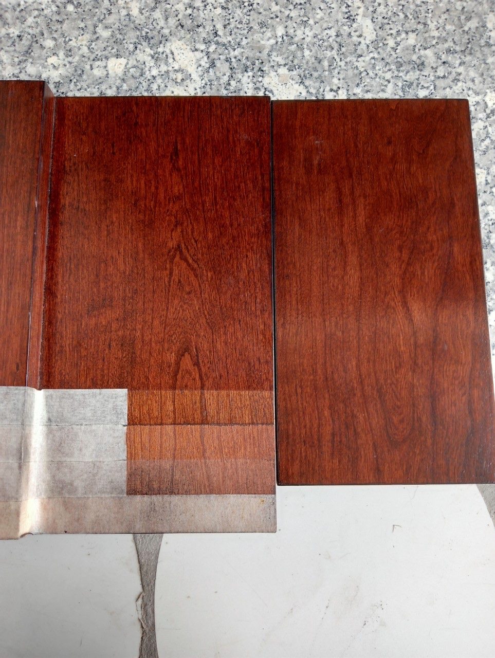 Ván lót tông nâu đỏ — Red-brown decking
